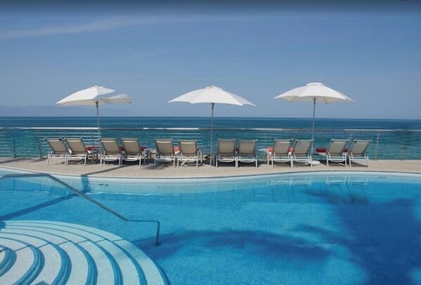 Outdoor pool, an infinity pool, sun loungers