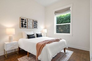 2 bedrooms, desk, iron/ironing board, travel crib - Next to Park, Soaring Ceilings, Remodeled 2 BR (Seattle)