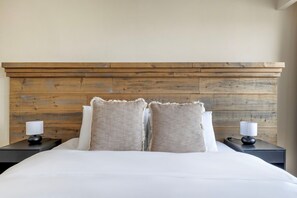 2 bedrooms, iron/ironing board, WiFi, bed sheets - Sleek Argüelles 2BR w/ Gym & Pool, nr Madrid Rio, by Blueground (Madrid)