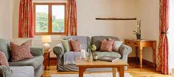 Enjoy tranquil Devon but near coast and pubs.