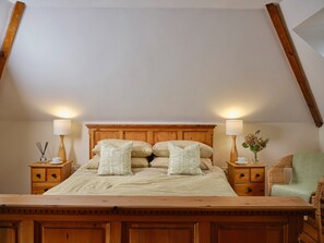3 bedrooms, iron/ironing board, travel crib, free WiFi