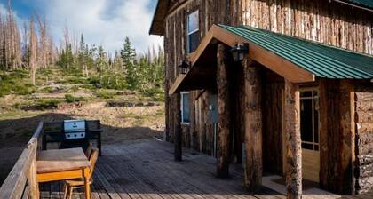 Monroe Peak Retreat ~ Comfortable Mountain Cabin with a view of Monroe Peak