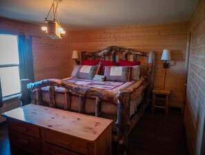 4 bedrooms, travel cot, free WiFi, bed sheets