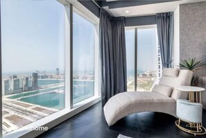 Living area - Seaside Splendor The Palm's Breathtaking View (Dubai)