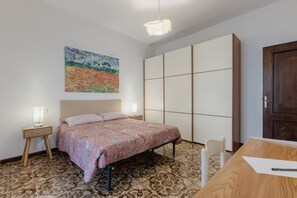 2 dormitorios, escritorio, sistema de insonorización