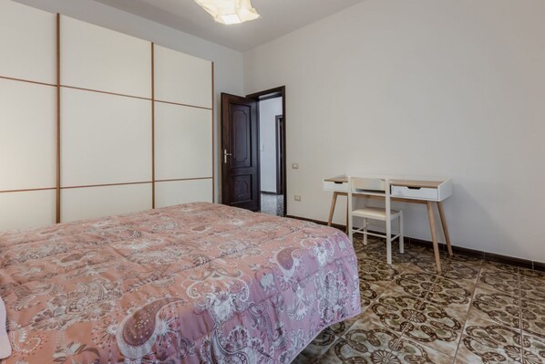 2 bedrooms, desk, soundproofing, iron/ironing board