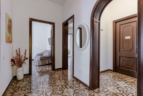 GuestHost - Cagliari Comfy Apartment with Terrace & Netflix!