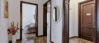GuestHost - Cagliari Comfy Apartment with Terrace & Netflix!