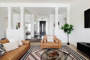 Smart TV - Gorgeous Lakefront Home with Infinity Pool & Hot Tub, Sleeps Up to 12 (Glendale)