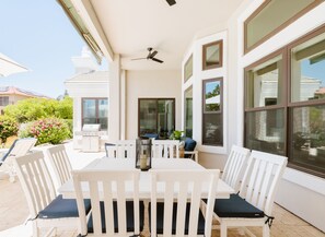 Outdoor dining - Gorgeous Lakefront Home with Infinity Pool & Hot Tub, Sleeps Up to 12 (Glendale)