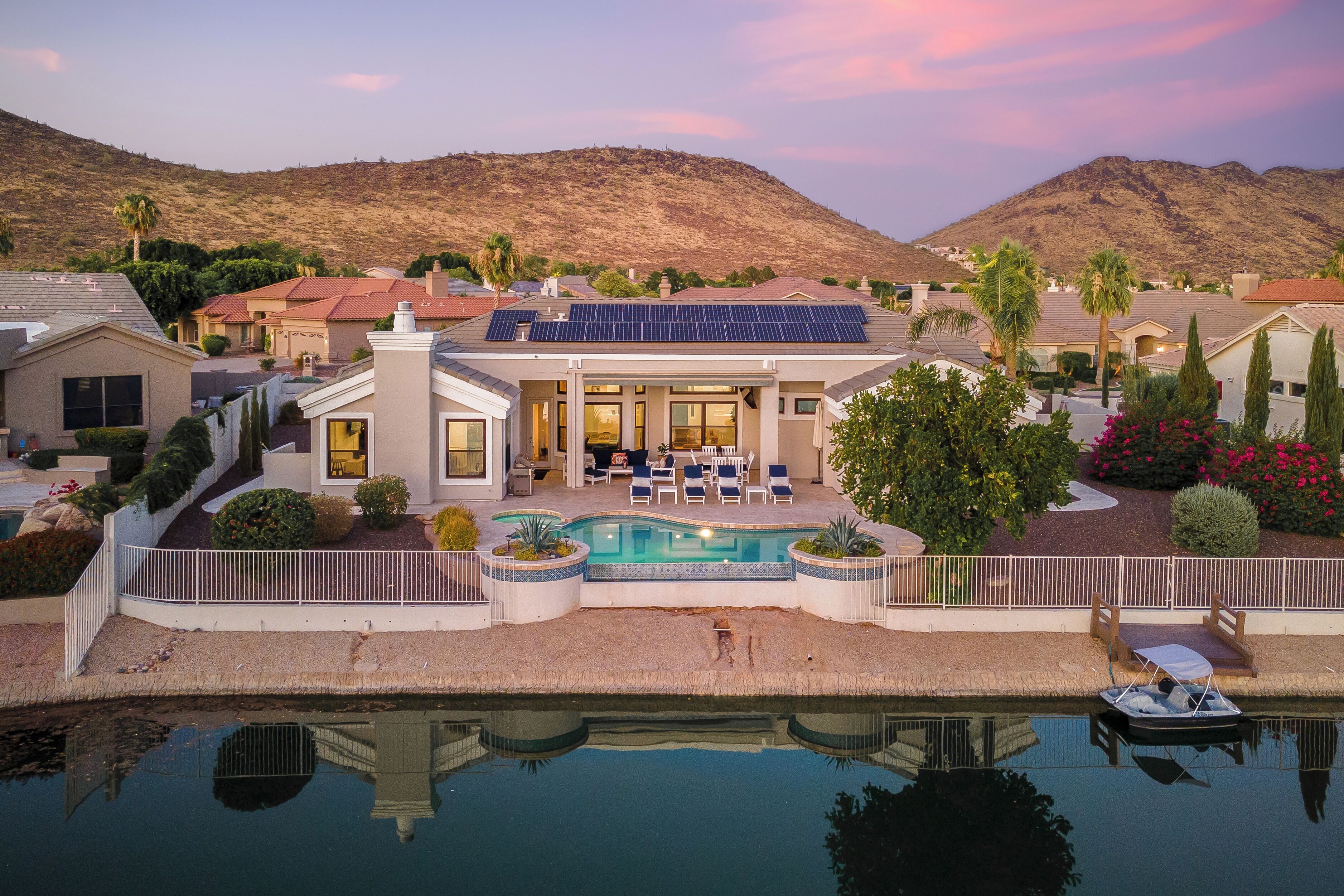 Lakefront & Sunsets - 4B 3BA w/ Heated Pool & Spa near Spring Training