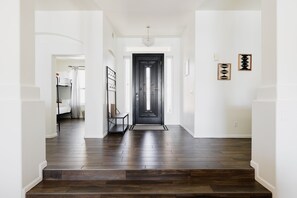 Interior - Gorgeous Lakefront Home with Infinity Pool & Hot Tub, Sleeps Up to 12 (Glendale)