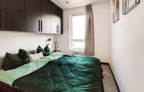 2 bedrooms, travel crib, free WiFi
