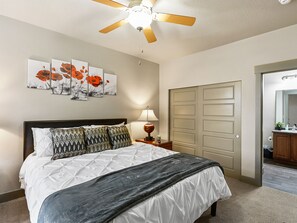 1 bedroom, desk, iron/ironing board, travel cot - Relaxing 1BR/1BA, No Stairs – Easy Access, Great Location Near Parks & Trails (South Jordan)