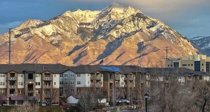 Calif-King Suite on 1st Floor - W@H w/1G Internet!