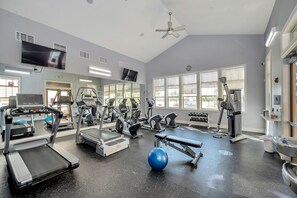 Fitness facility - Relaxing 1BR/1BA, No Stairs – Easy Access, Great Location Near Parks & Trails (South Jordan)