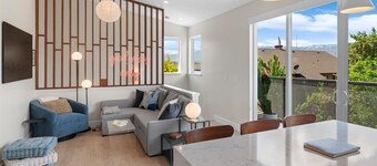 Modern luxury home, panoramic views!