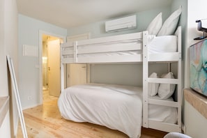 1 chambre, fer et planche Ă repasser, Wi-Fi, draps fournis