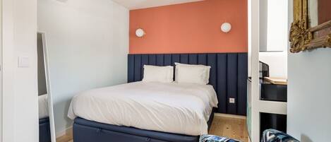 1 habitación, tabla de planchar con plancha, wifi y ropa de cama