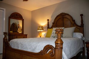 3 bedrooms, iron/ironing board, travel crib, WiFi -  Private  Pool Home 
Nestled on the Golf Course (North Fort Myers)