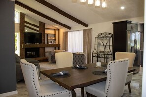 Dining -  Private  Pool Home 
Nestled on the Golf Course (North Fort Myers)