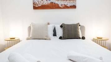 3 bedrooms, desk, iron/ironing board, Internet