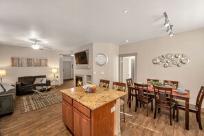 Een smart-tv en een open haard