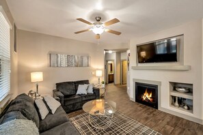 Een smart-tv en een open haard