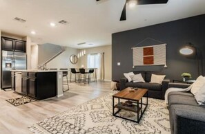 Living area - 821 Clouded Valley Ave (North Las Vegas)