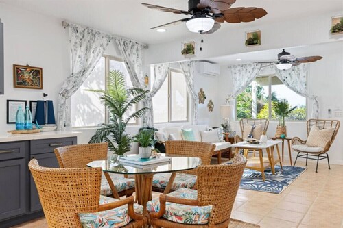 Hot Tub, Ocean View, 8 Mins to Beach, HI2