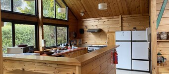 Dakune Chill-lodge for up to 26.Tongariro, BBQ, sauna, spa, pool,darts,fire pit.