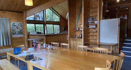 Dakune Chill-lodge for up to 26.Tongariro, BBQ, sauna, spa, pool,darts,fire pit.
