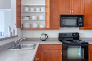 Réfrigérateur, micro-ondes, four, lave-vaisselle