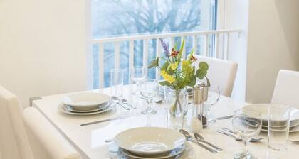 Your Gateway to Comfort: Relocators & Contractors' Haven near the Airport