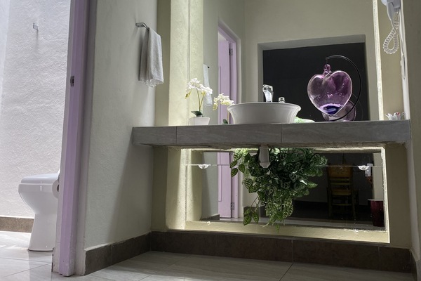 Comfort Triple Room | Bathroom | Shower, rainfall showerhead, towels