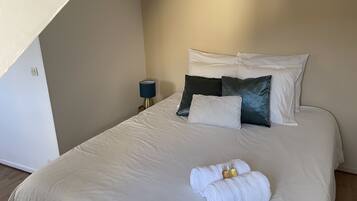 1 bedroom, desk, iron/ironing board, WiFi