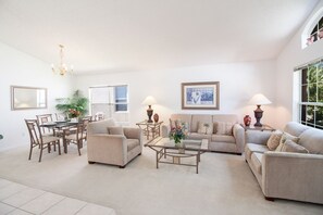 Smart TV - Spacious 4BR home in Kissimmee, perfect for family getaways! (Kissimmee)
