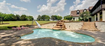 10 Acres w/ Pool & Pond: Luxury Melissa Villa!