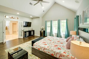 6 bedrooms, desk, iron/ironing board, travel cot