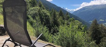 Extérieur : Appartement dans un chalet pour 2 personnes avec balcon, terrasse avec mobilier de jardi