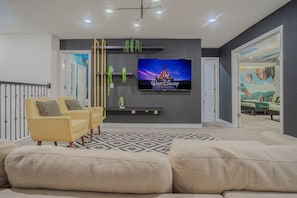 Interior - Spacious 9-bedroom home in Kissimmee, perfect for large groups up to 25! (Kissimmee)