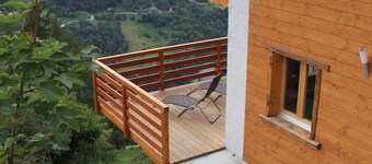 Outside: 4-person chalet with balcony, terrace with garden furniture, breathtaking views of the Val