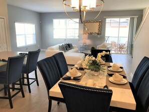 Dining - Spacious 5-bedroom townhouse in Kissimmee, perfect for family getaways! (Kissimmee)