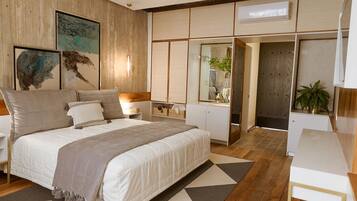 Deluxe-værelse - 1 kingsize-seng - udsigt over resort | 1 soveværelse, premium-sengetøj, minibar, pengeskab på værelset