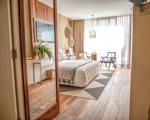 Deluxe Room, 1 King Bed, Resort View