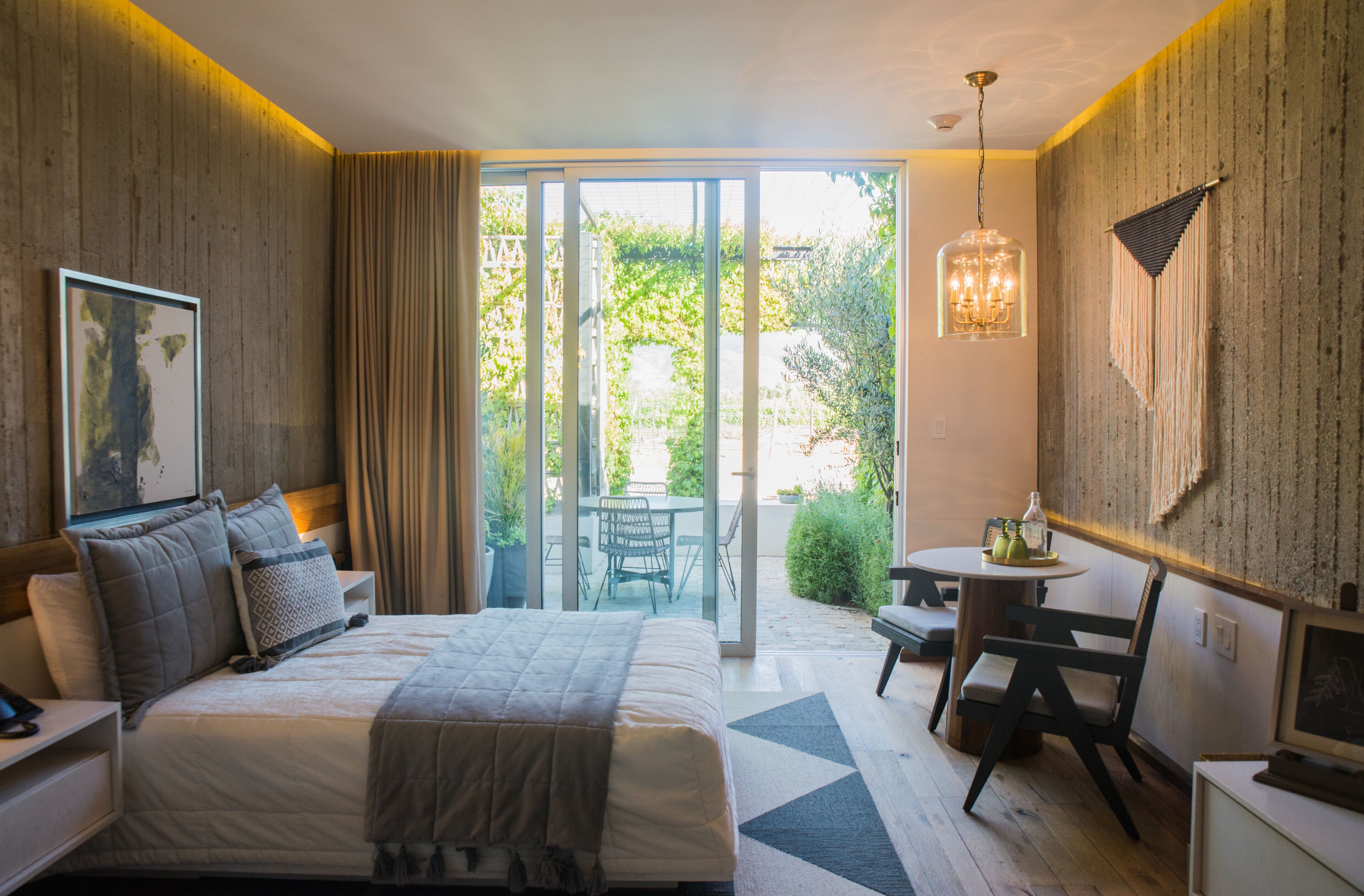 Habitación Deluxe, 2 camas matrimoniales, vista al viñedo | 1 habitación, ropa de cama de alta calidad y minibar 