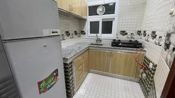 Camera Basic con letto matrimoniale o 2 letti singoli, 2 camere da letto, accessibile ai disabili | Cucina privata | Frigorifero, forno