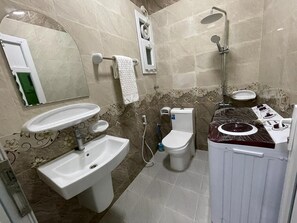 Basic Double or Twin Room, 2 Bedrooms, Accessible | Bathroom