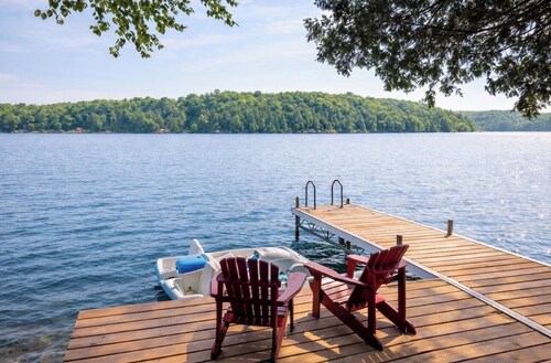 Lakefront Muskoka 3 Bedroom Cottage with Breathtaking View