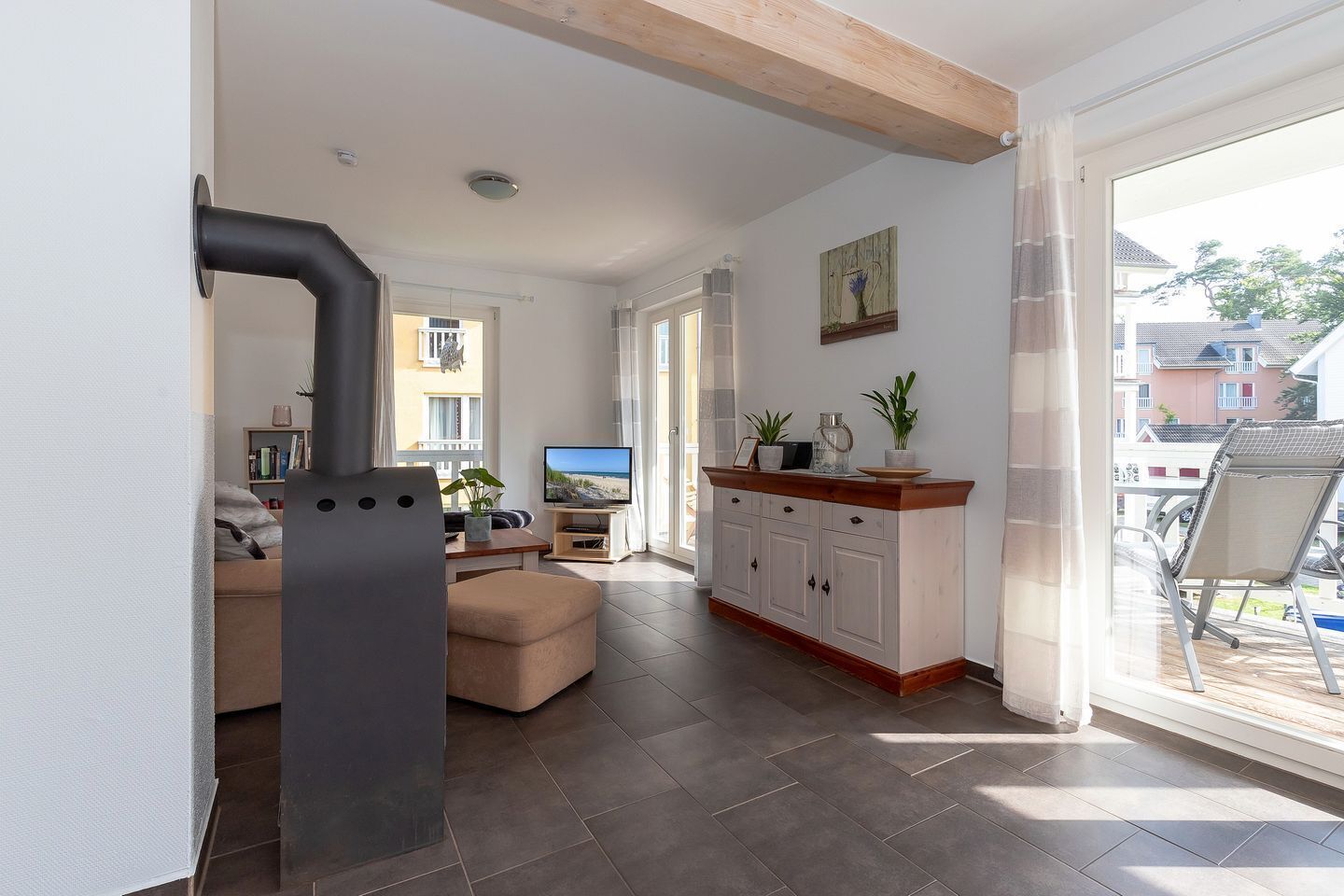 Télévision, lecteur de DVD, chaîne hi-fi